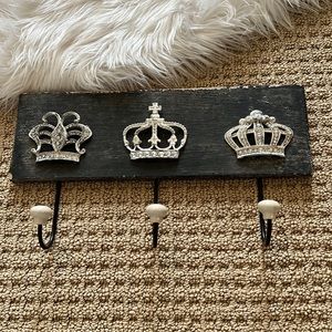 Crown wall decor